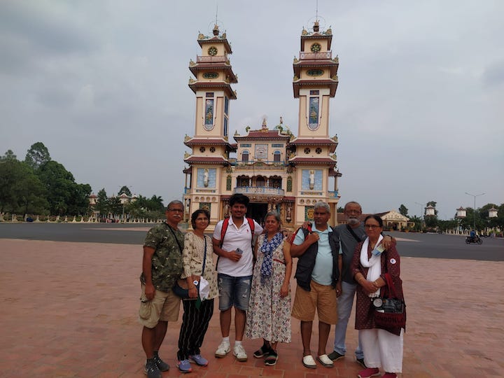 Group photo of traveller in Vietnam